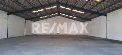 Bodega-industrial en renta