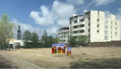 Terreno espacioso en zona residencial