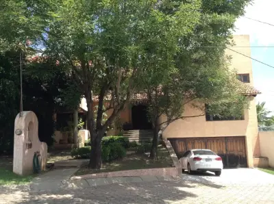 Casa atemporal jardín espacioso