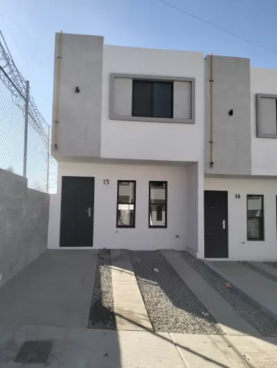 Casa amplia con 3 baños