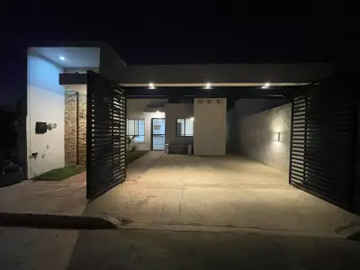 Venta de casa con piscina en fracc. Los heroes merida yuc.