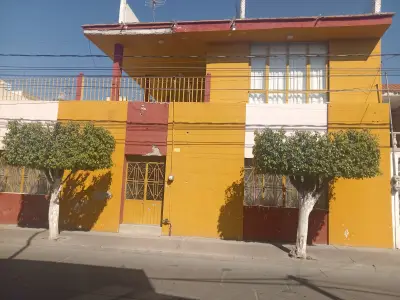 Venta de casa con terreno excedente