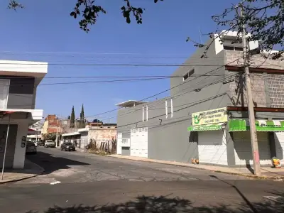 Tres locales con bodega en venta en Morelia