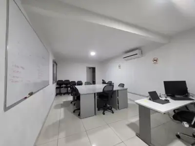 Oficina premium, equipada y a pasos de los arcos