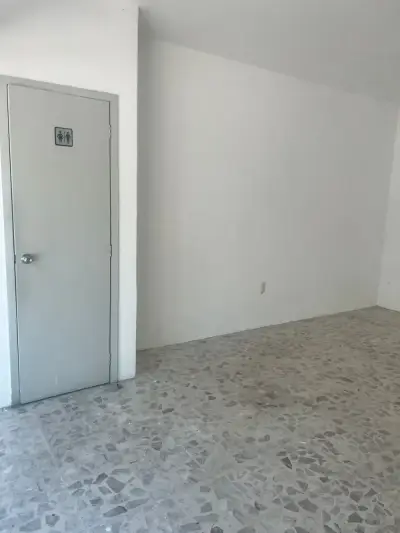 Local comercial en renta en Guadalajara - foto 2