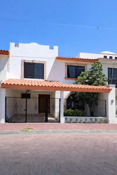 Casa amplia en venta en río san pedro ags | 4 recámaras | fr