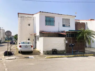 Venta de casa 3 recámaras en geo villas rincón de los pinos