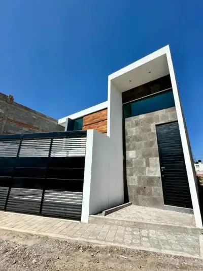 Con sala a doble altura 🏡 casa en venta 🚩 a solo 6 min. De