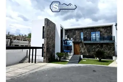 Excelente casa dentro de lomas de cocoyoc