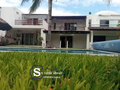 Hermosa casa dentro de un bonito fracc en cocoyoc
