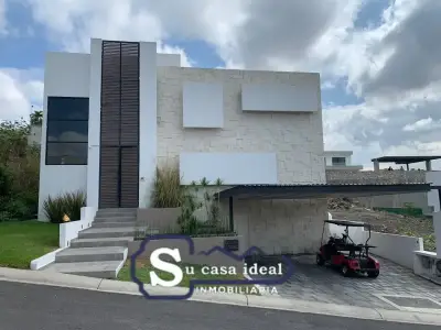 Hermosa casa con alberca dentro del fracc lomas de cocoyoc