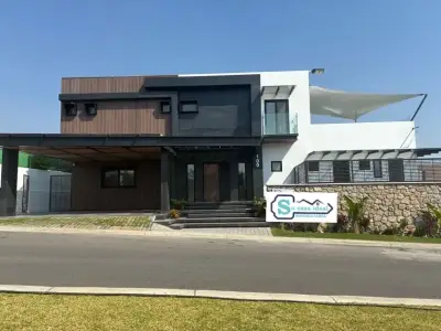 Casa en ubicación privilegiada, fracc lomas de cocoyoc