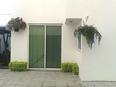 En sitio del sol casa con alberca y jacuzzi en venta