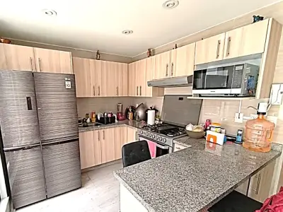 Amplia casa 352m2 con 3r-3.5b-4e con cto serv c/baño