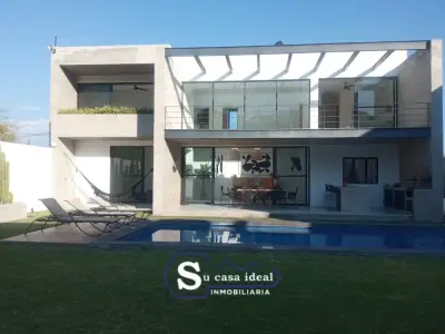 Bonita casa se encuentra en un excelente fracc 🏡