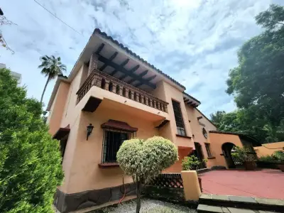 🏡 hermosa quinta en 2 niveles en lomas de cortés
