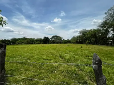 Se vende terreno en Medellín y pigua