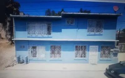 Propiedad con casa y departamentos