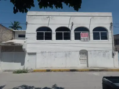 Remato amplia casa en 2 niveles en Puente de Ixtla, Morelos.