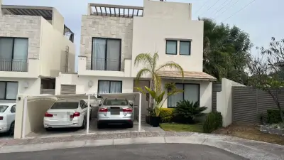 Casa con jardín y roof garden en punta esmeralda | 3 recámar