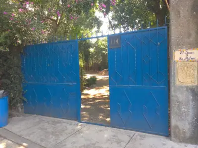 Casa con jardín maduro en privada cerrada — precio por debaj