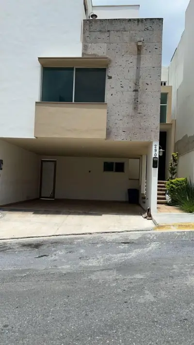 Casa en venta col. Las lajas, frente a parque con vistas esp