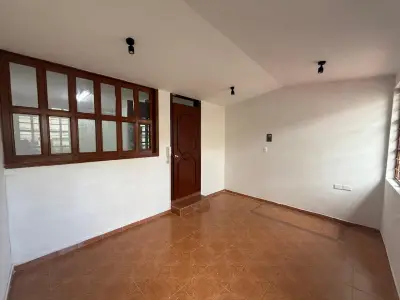 Oficinas en excelente estado y ubicacion comercial