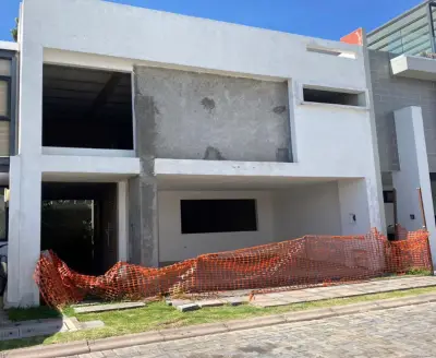 Venta casa en obra negra