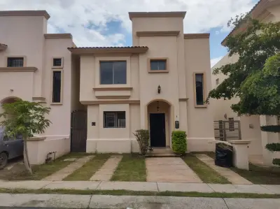 Casa en venta  coto villa california tlajomulco de zuñiga