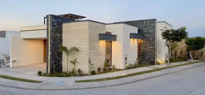 Una planta en esquina y frente a área verde en venta | mayor