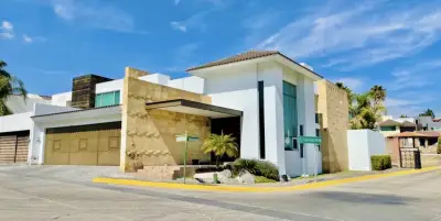 Jardines del campestre | esquina | 4 recámaras (una en plant