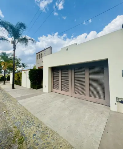 Casa de una planta en venta con alberca | lomas de comanjill