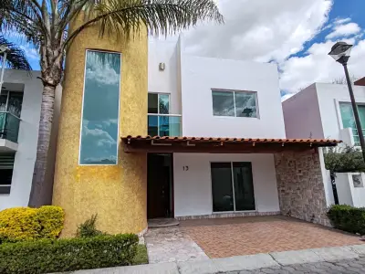Casa en renta en fraccionamiento bosques de santa rosa, zona