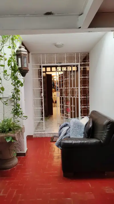 Casa amplia 4 niveles y un departamento independiente