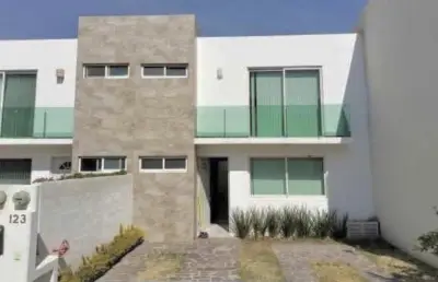 Hermosa casa en renta en residencial esmeralda | áreas verde