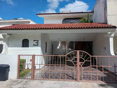 Casa en renta en fraccionamiento camino real a Colima, tlajo
