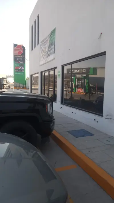 Local comercial dentro de gasolinera
