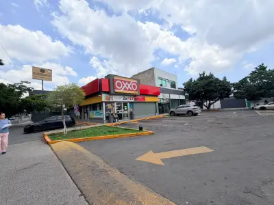 Local comercial en venta en Guadalajara - foto 2