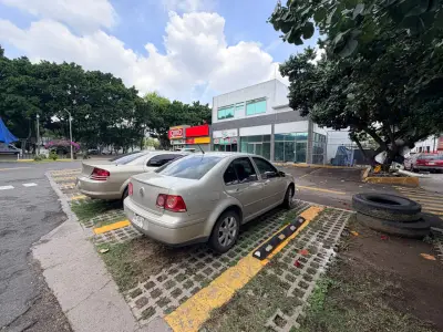 Local comercial en venta en Guadalajara - foto 4