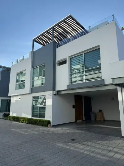 Casa moderna con roof garden en ciudad granja | exclusividad