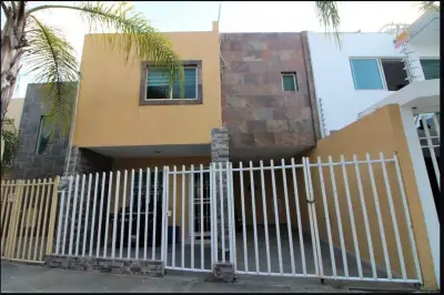 Casa en venta en jardines del valle — 3 rec · 121.00 m²