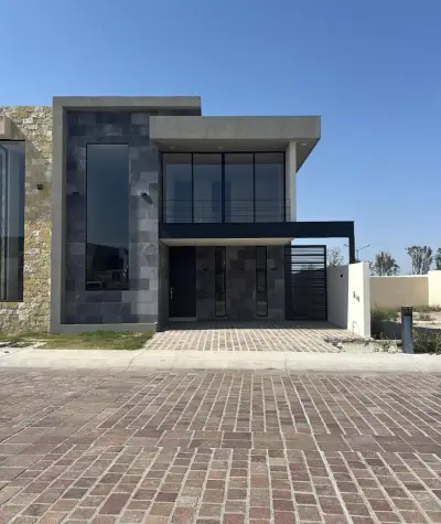Exclusiva casa en la valenciana