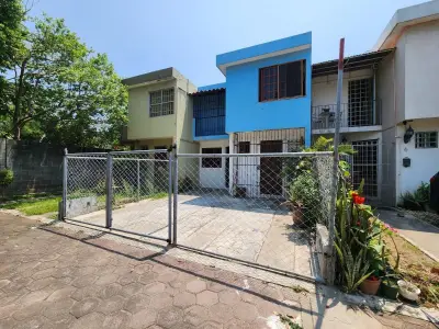 Bonita propiedad en venta en col 21 de abril, ver.