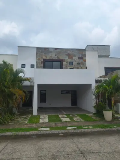 Rento casa en jardines del country