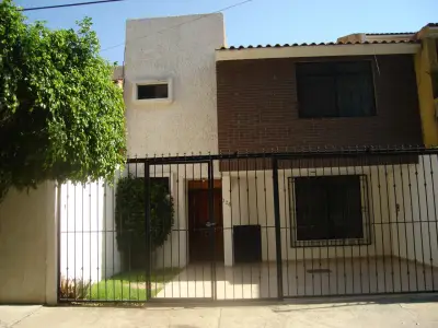 Rento hermosa residencia en san jerónimo