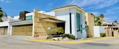 Casa en renta sin muebles en jardines del campestre | esquin