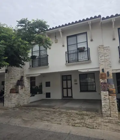 Hermosa casa en venta modelo veneto en fracc. Lombardía | zo