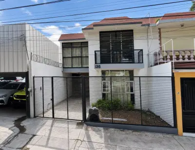 Casa en renta ara uso de negocio en av. Camelinas en Morelia