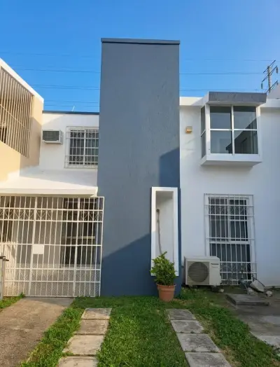 Rento casa priv. Guayacan frente hospital los angeles
