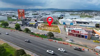 El conin terreno en renta sobre autopista mex-qro.